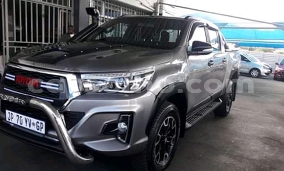 Sayi Na hannu Toyota Hilux Silver Mota in Maseru a Maseru Sayi Na hannu Toyota Hilux Silver Mota in Maseru a Maseru