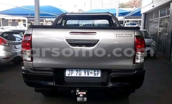 Sayi Na hannu Toyota Hilux Silver Mota in Maseru a Maseru Sayi Na hannu Toyota Hilux Silver Mota in Maseru a Maseru