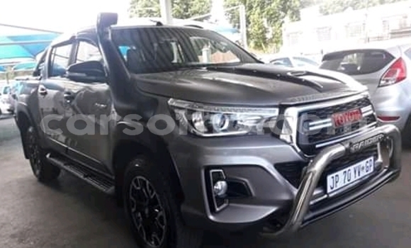 Sayi Na hannu Toyota Hilux Silver Mota in Maseru a Maseru Sayi Na hannu Toyota Hilux Silver Mota in Maseru a Maseru