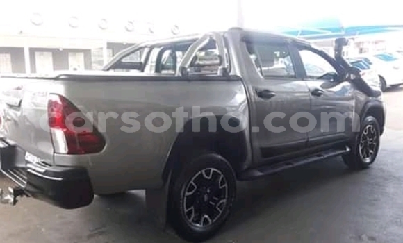 Sayi Na hannu Toyota Hilux Silver Mota in Maseru a Maseru Sayi Na hannu Toyota Hilux Silver Mota in Maseru a Maseru