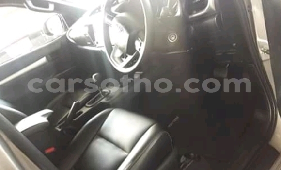 Sayi Na hannu Toyota Hilux Silver Mota in Maseru a Maseru Sayi Na hannu Toyota Hilux Silver Mota in Maseru a Maseru
