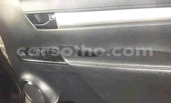 Sayi Na hannu Toyota Hilux Silver Mota in Maseru a Maseru Sayi Na hannu Toyota Hilux Silver Mota in Maseru a Maseru