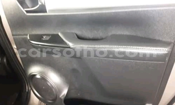 Sayi Na hannu Toyota Hilux Silver Mota in Maseru a Maseru Sayi Na hannu Toyota Hilux Silver Mota in Maseru a Maseru