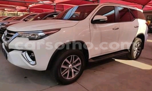 Sayi Na hannu Toyota Fortuner White Mota in Maseru a Maseru Sayi Na hannu Toyota Fortuner White Mota in Maseru a Maseru