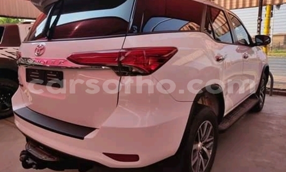 Sayi Na hannu Toyota Fortuner White Mota in Maseru a Maseru Sayi Na hannu Toyota Fortuner White Mota in Maseru a Maseru