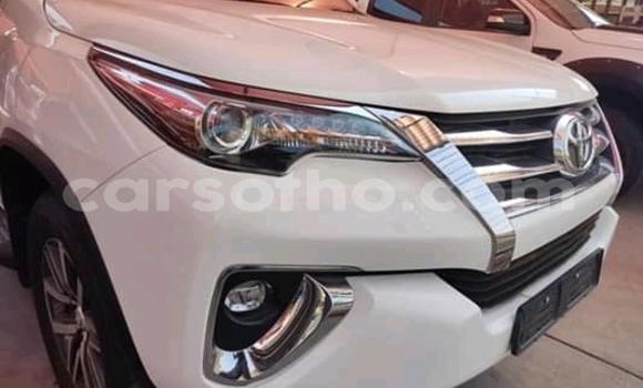 Sayi Na hannu Toyota Fortuner White Mota in Maseru a Maseru Sayi Na hannu Toyota Fortuner White Mota in Maseru a Maseru