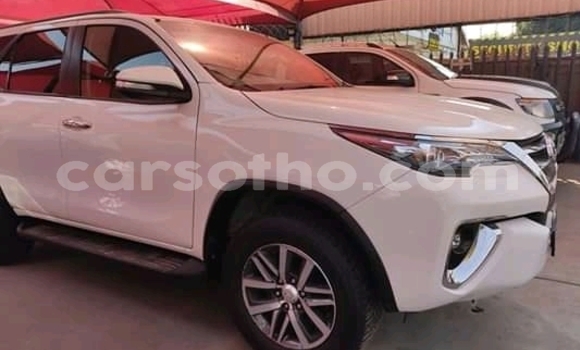 Sayi Na hannu Toyota Fortuner White Mota in Maseru a Maseru Sayi Na hannu Toyota Fortuner White Mota in Maseru a Maseru