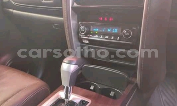 Sayi Na hannu Toyota Fortuner White Mota in Maseru a Maseru Sayi Na hannu Toyota Fortuner White Mota in Maseru a Maseru