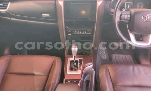 Sayi Na hannu Toyota Fortuner White Mota in Maseru a Maseru Sayi Na hannu Toyota Fortuner White Mota in Maseru a Maseru
