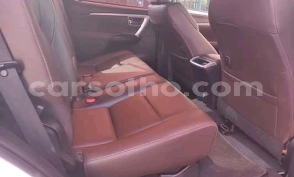 Sayi Na hannu Toyota Fortuner White Mota in Maseru a Maseru Sayi Na hannu Toyota Fortuner White Mota in Maseru a Maseru