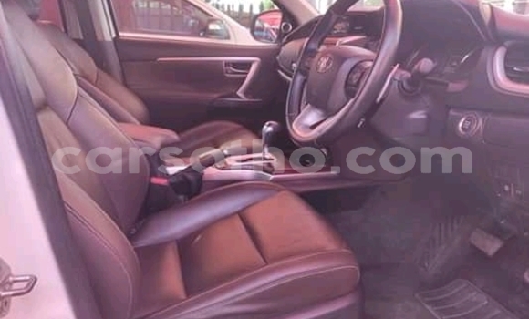 Sayi Na hannu Toyota Fortuner White Mota in Maseru a Maseru Sayi Na hannu Toyota Fortuner White Mota in Maseru a Maseru