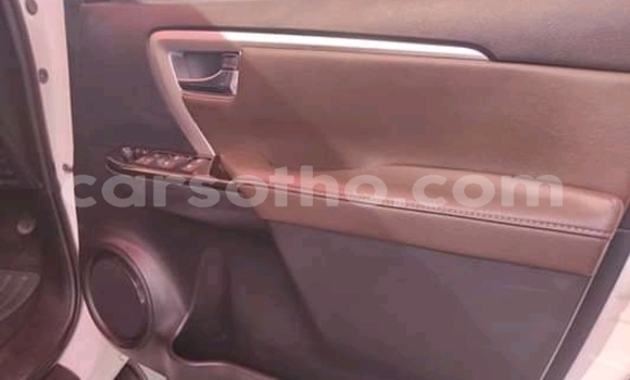 Sayi Na hannu Toyota Fortuner White Mota in Maseru a Maseru Sayi Na hannu Toyota Fortuner White Mota in Maseru a Maseru