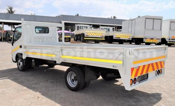 اشتري مستعمل Toyota Dyna White شاحنة في Maseru في Maseru اشتري مستعمل Toyota Dyna White شاحنة في Maseru في Maseru