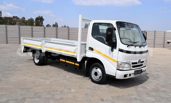 اشتري مستعمل Toyota Dyna White شاحنة في Maseru في Maseru اشتري مستعمل Toyota Dyna White شاحنة في Maseru في Maseru