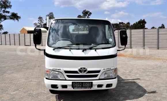 اشتري مستعمل Toyota Dyna White شاحنة في Maseru في Maseru اشتري مستعمل Toyota Dyna White شاحنة في Maseru في Maseru