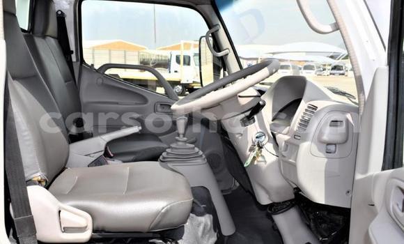 اشتري مستعمل Toyota Dyna White شاحنة في Maseru في Maseru اشتري مستعمل Toyota Dyna White شاحنة في Maseru في Maseru