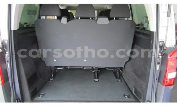 Acheter Occasion Voiture Mercedes-Benz Vito Blanc à Maseru, Maseru Acheter Occasion Voiture Mercedes-Benz Vito Blanc à Maseru, Maseru