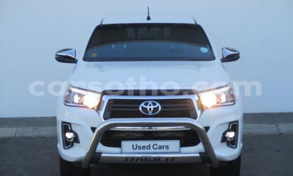 Sayi Na hannu Toyota Hilux White Mota in Maseru a Maseru Sayi Na hannu Toyota Hilux White Mota in Maseru a Maseru