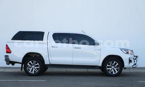 Sayi Na hannu Toyota Hilux White Mota in Maseru a Maseru Sayi Na hannu Toyota Hilux White Mota in Maseru a Maseru