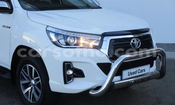Sayi Na hannu Toyota Hilux White Mota in Maseru a Maseru Sayi Na hannu Toyota Hilux White Mota in Maseru a Maseru
