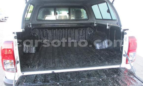 Sayi Na hannu Toyota Hilux White Mota in Maseru a Maseru Sayi Na hannu Toyota Hilux White Mota in Maseru a Maseru