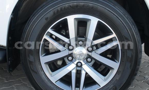 Sayi Na hannu Toyota Hilux White Mota in Maseru a Maseru Sayi Na hannu Toyota Hilux White Mota in Maseru a Maseru