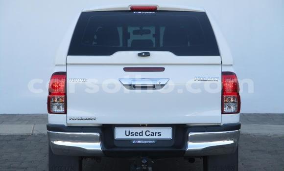 Sayi Na hannu Toyota Hilux White Mota in Maseru a Maseru Sayi Na hannu Toyota Hilux White Mota in Maseru a Maseru