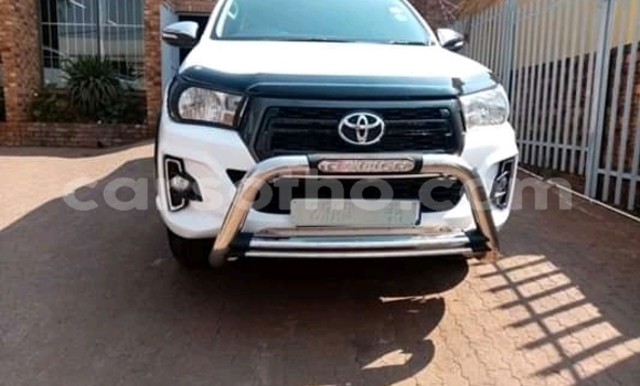 Sayi Na hannu Toyota Hilux White Mota in Maseru a Maseru Sayi Na hannu Toyota Hilux White Mota in Maseru a Maseru