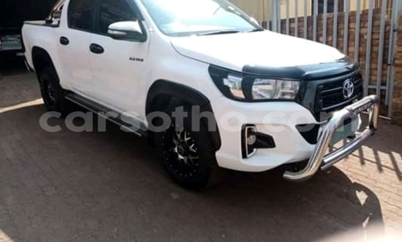 Sayi Na hannu Toyota Hilux White Mota in Maseru a Maseru Sayi Na hannu Toyota Hilux White Mota in Maseru a Maseru