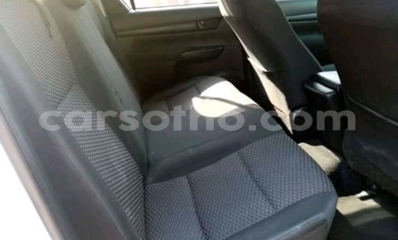 Sayi Na hannu Toyota Hilux White Mota in Maseru a Maseru Sayi Na hannu Toyota Hilux White Mota in Maseru a Maseru