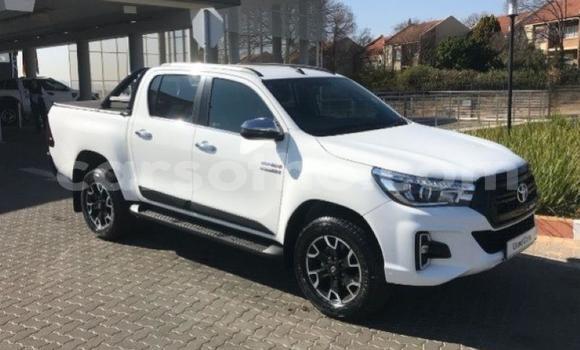 Buy Used Toyota Hilux Silver Car in Maseru in Maseru Buy Used Toyota Hilux Silver Car in Maseru in Maseru