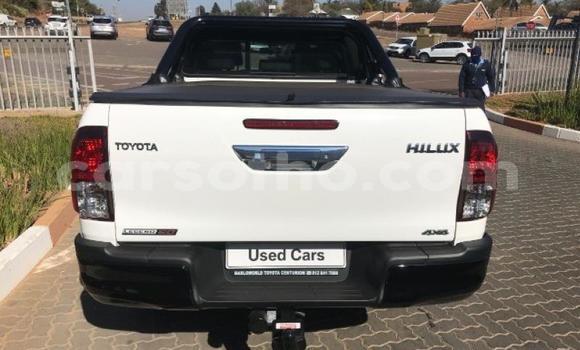 Buy Used Toyota Hilux Silver Car in Maseru in Maseru Buy Used Toyota Hilux Silver Car in Maseru in Maseru