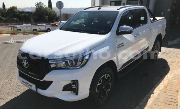 Buy Used Toyota Hilux Silver Car in Maseru in Maseru Buy Used Toyota Hilux Silver Car in Maseru in Maseru