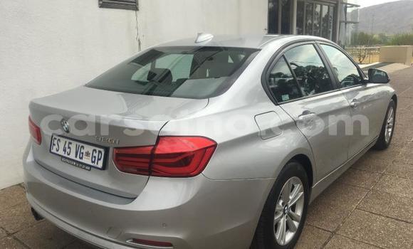 اشتري مستعمل BMW 3–Series Silver سيارة في Hlotse في Leribe اشتري مستعمل BMW 3–Series Silver سيارة في Hlotse في Leribe