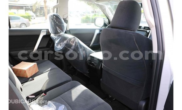 Acheter Import Voiture Toyota Prado Blanc à Import - Dubai, Maseru Acheter Import Voiture Toyota Prado Blanc à Import - Dubai, Maseru