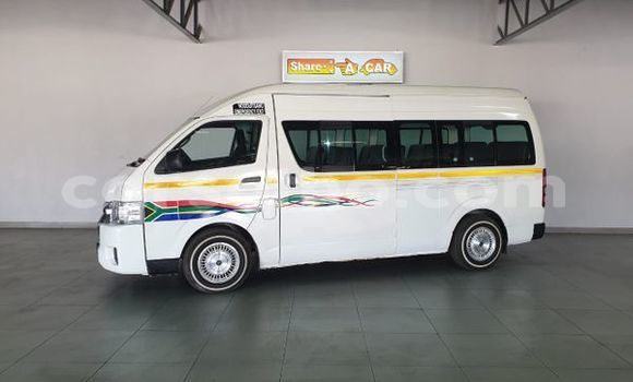 Acheter Occasion Voiture Toyota Hiace Blanc à Maputsoa, Leribe Acheter Occasion Voiture Toyota Hiace Blanc à Maputsoa, Leribe