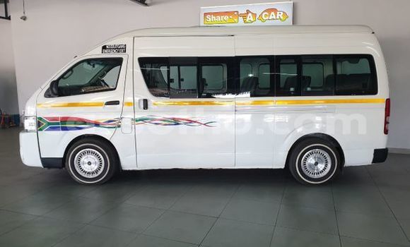 Acheter Occasion Voiture Toyota Hiace Blanc à Maputsoa, Leribe Acheter Occasion Voiture Toyota Hiace Blanc à Maputsoa, Leribe