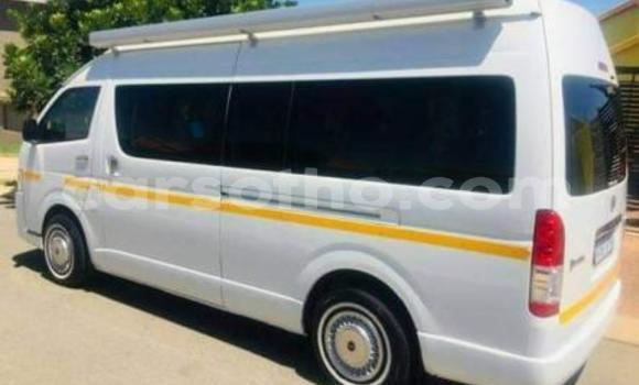 Acheter Occasion Voiture Toyota Hiace Vert à Maputsoa, Leribe Acheter Occasion Voiture Toyota Hiace Vert à Maputsoa, Leribe