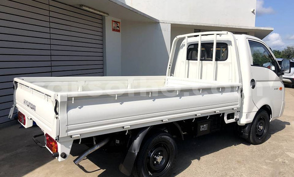 Acheter Occasion Voiture Hyundai H1 Blanc à Maseru, Maseru Acheter Occasion Voiture Hyundai H1 Blanc à Maseru, Maseru