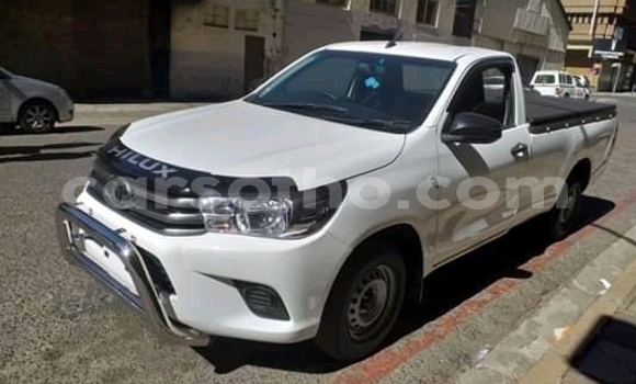 Sayi Na hannu Toyota Hilux White Mota in Maseru a Maseru Sayi Na hannu Toyota Hilux White Mota in Maseru a Maseru