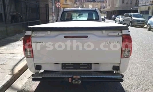Sayi Na hannu Toyota Hilux White Mota in Maseru a Maseru Sayi Na hannu Toyota Hilux White Mota in Maseru a Maseru