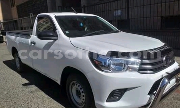 Sayi Na hannu Toyota Hilux White Mota in Maseru a Maseru Sayi Na hannu Toyota Hilux White Mota in Maseru a Maseru