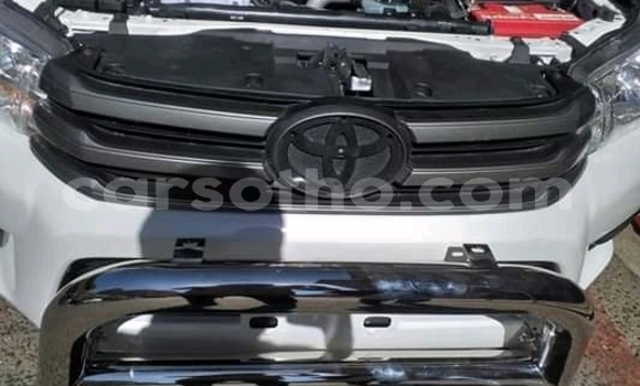 Sayi Na hannu Toyota Hilux White Mota in Maseru a Maseru Sayi Na hannu Toyota Hilux White Mota in Maseru a Maseru