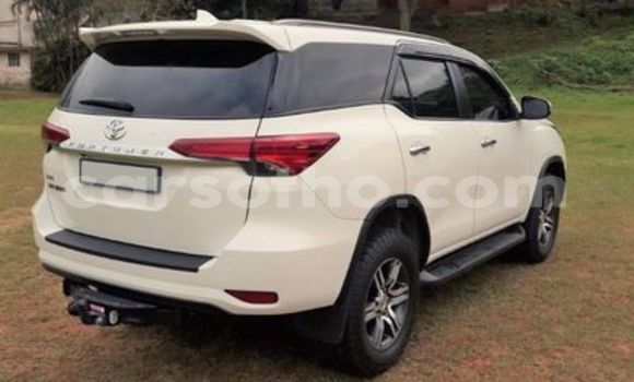 Buy Used Toyota Fortuner White Car in Maseru in Maseru Buy Used Toyota Fortuner White Car in Maseru in Maseru