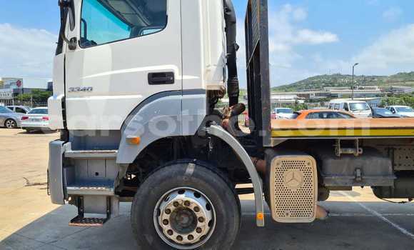 اشتري مستعمل Mercedes‒Benz Truck White شاحنة في Maseru في Maseru اشتري مستعمل Mercedes‒Benz Truck White شاحنة في Maseru في Maseru