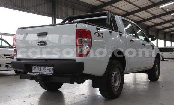 Sayi Na hannu Ford Ranger White Mota in Maseru a Maseru Sayi Na hannu Ford Ranger White Mota in Maseru a Maseru
