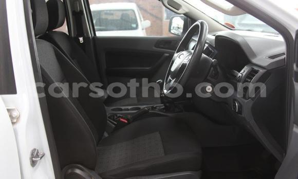 Sayi Na hannu Ford Ranger White Mota in Maseru a Maseru Sayi Na hannu Ford Ranger White Mota in Maseru a Maseru