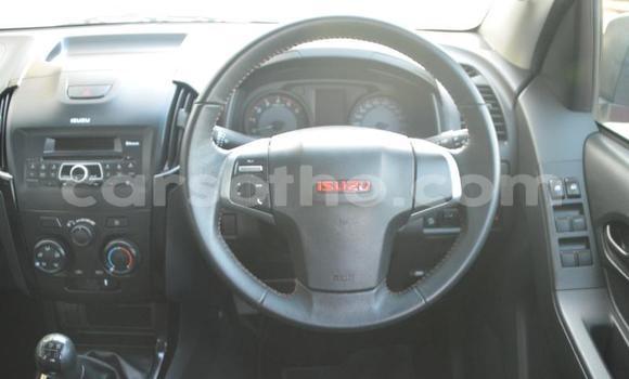 Buy Used Isuzu D–MAX Red Car in Maseru in Maseru Buy Used Isuzu D–MAX Red Car in Maseru in Maseru