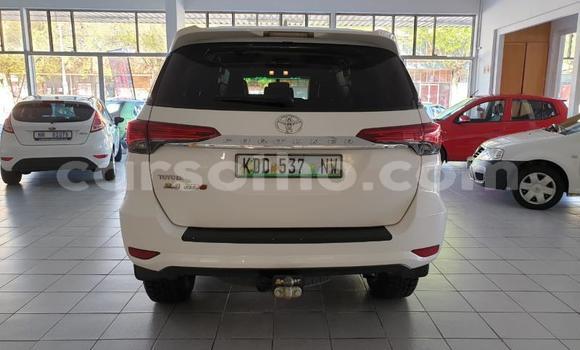 Buy Used Toyota Fortuner White Car in Maseru in Maseru Buy Used Toyota Fortuner White Car in Maseru in Maseru