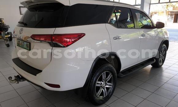 Buy Used Toyota Fortuner White Car in Maseru in Maseru Buy Used Toyota Fortuner White Car in Maseru in Maseru